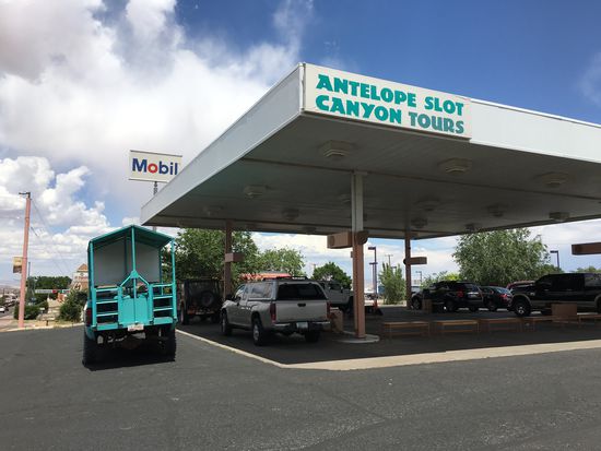 die Transportfahrzeuge