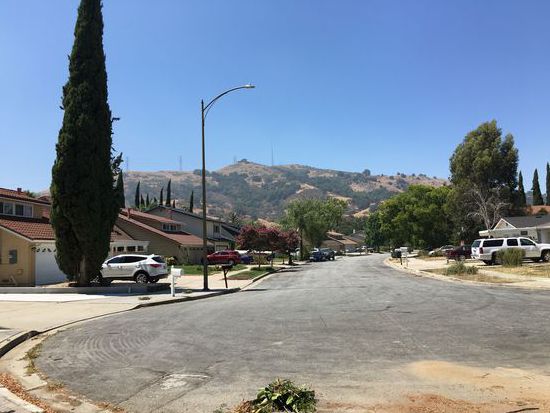 hey, hier wohne ich (rotes Auto)