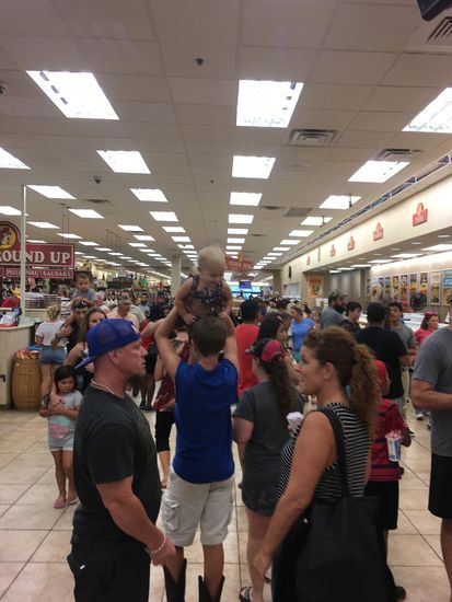 Sonntagnachmittag in der Raststätte 