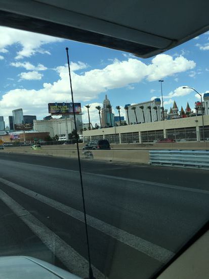 Wir lassen Las Vegas rechts liegen und fahren einfach weiter.