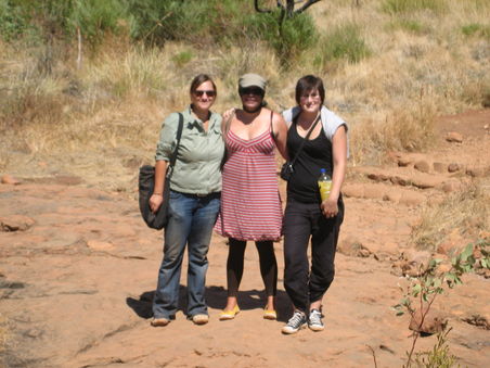 Julia, Jana und Simone vor der anstrengenden Wanderung durch das "Vallez of the Winds"