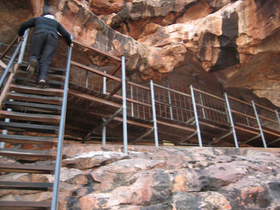 der Aufstieg zu der ersten Hoehle