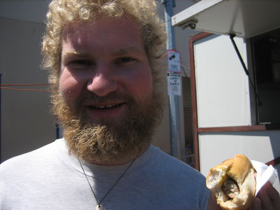 Heiko und eine echte Nuernberger Rostbratwurst - lecker