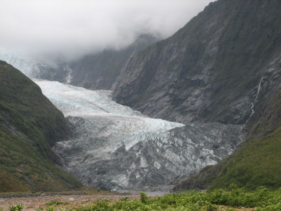 die Gletscherzunge auf dem Weg ins Tal