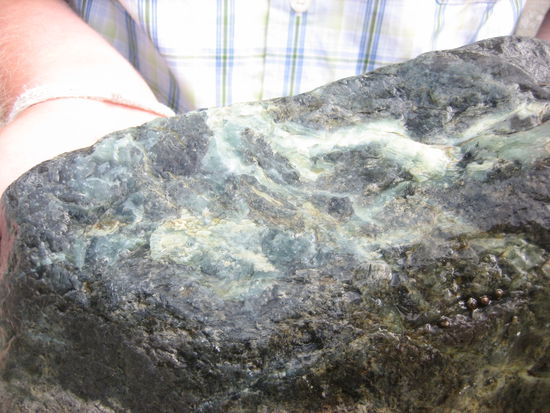 Jade selbst im Fluss gefunden und zu gross um mit nach Hause zu nehmen *heul*