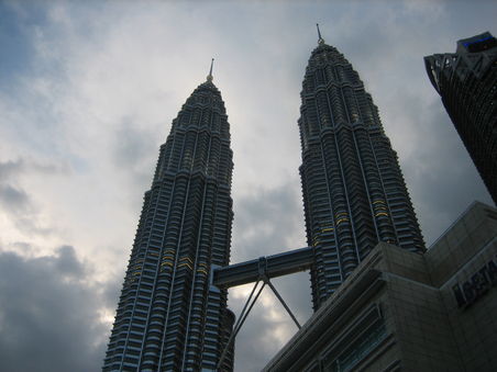 die Petronas Twin Towers - die ehemals hoechsten Tuerme der Welt...