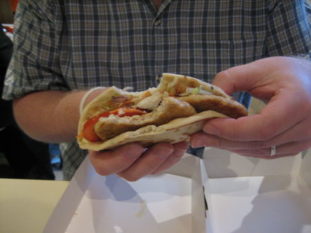 McDonalds auf malayisch (vergleichbar mit deutschem Huehnchendoener)