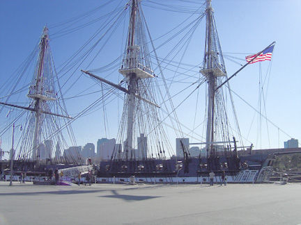 das Schiff USS Constitution als Nach=
bildung war der "Gastgeber" der Teaparty