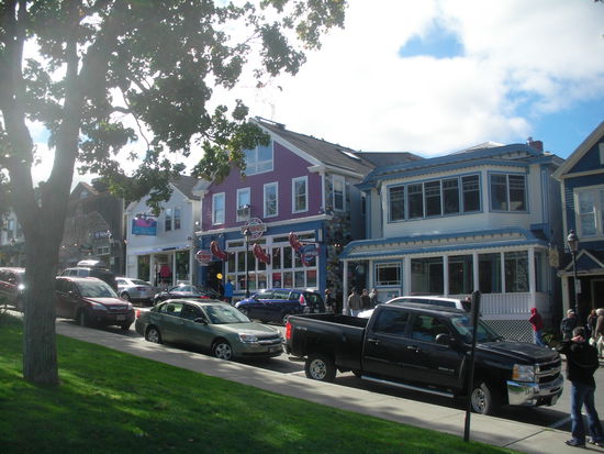 Blick auf die Maine Street in Bar Harbor.