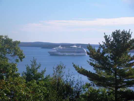 Kreuzfahrtschiff in der Frenchman Bay