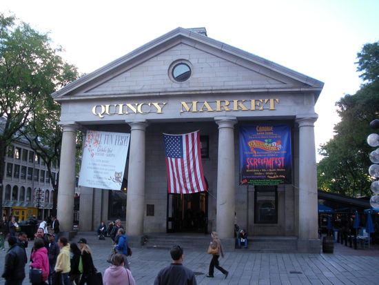 Quincy Market gleich gegenüber der Faneuil Hall