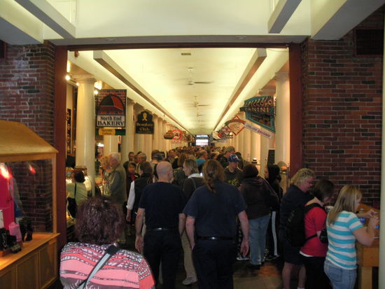 Mittagsgetümmel im Quincy Market