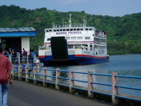 Unsere Faehre nach Lombok!
