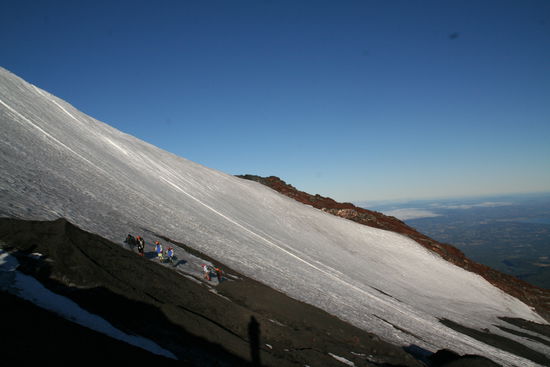 Langsam geht die Sonne auf und unsere Gruppe zieht sich immer mehr auseinander.