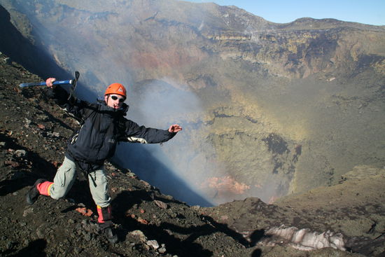 Hier wagt der tollkühne Verfasser dieses Internetblogs einen Sprung ins heiße Nass, welches zur Zeit leider nicht zu sehen ist. (Für alle, die mich nicht kennen oder erkennen: das bin ich!)