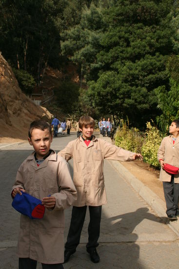 Matias, Andreas und Eduardo aus der 4a in ihren "Unterrichtskitteln" - echt schick...