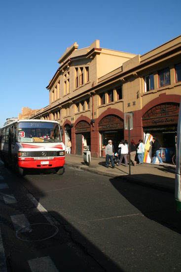 Nachmittags zu meinem großen Touri-Einkaufsbummel in dieser Markthalle scheint sogar die Sonne.