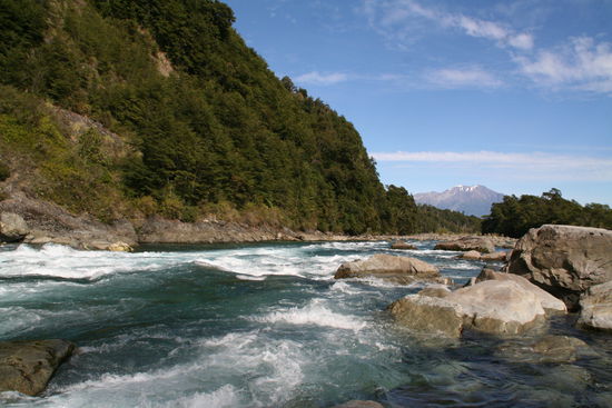 Das Wasser ist hier eisig kalt! Und trotdem hätte ich große Lust zu baden.