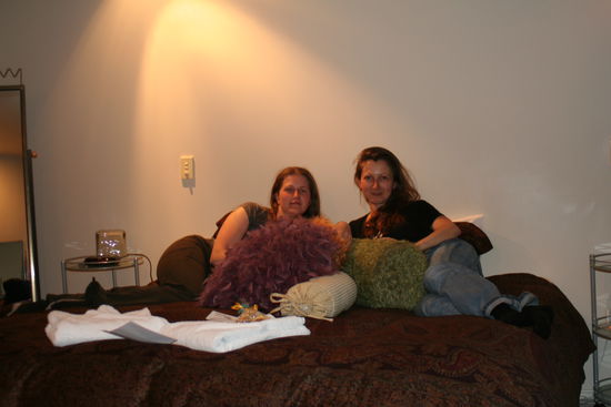 Friedel und Fraenzi im Luxusbett