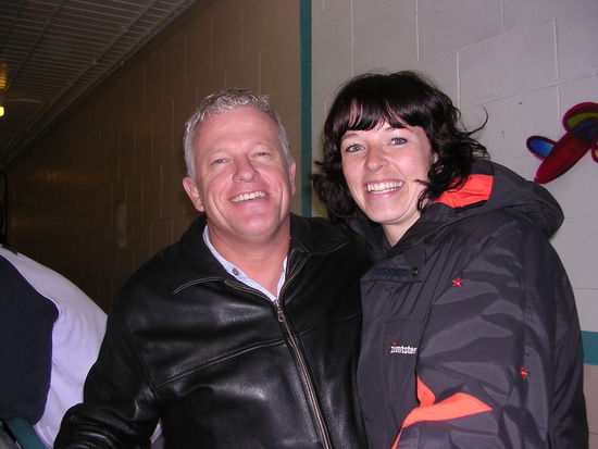Mein Onkel Markus und ich im Eishockey Stadion.