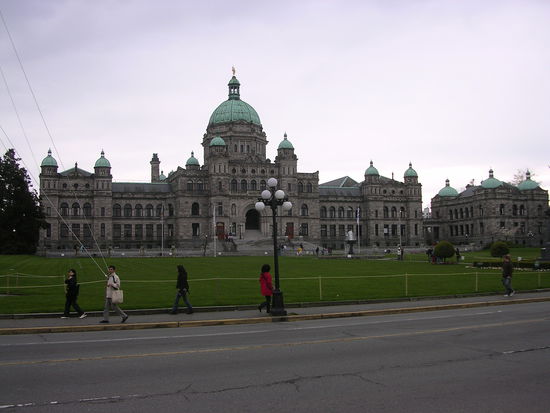 Victoria ist die Hauptstadt von British Columbia. Das Regierungsgebaeude sieht aehnlich aus wie unser Bundeshaus