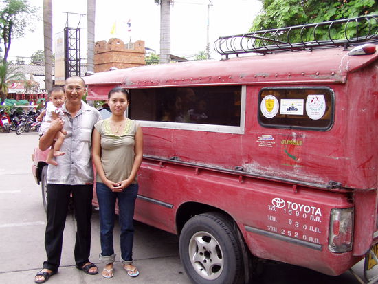 Unser Taxidriver mit seiner Frau und ihrem Sohn