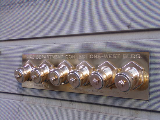 solche polierten hydrantenanschluesse wuensche ich mir mal in deutschland