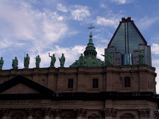 cathedrale marie reine du monde - dem petersdom nachempfunden