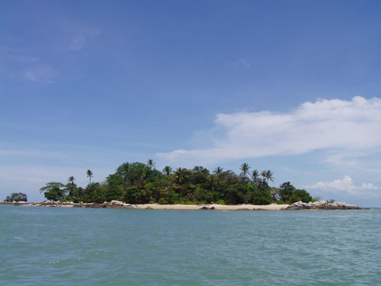 ein bisschen kleiner als ein fussballplatz und in ca. 5 minuten umwandert