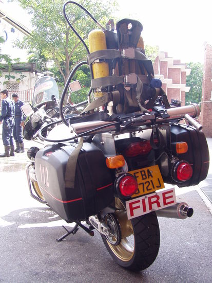 feuerwehrbike mit atemschutz