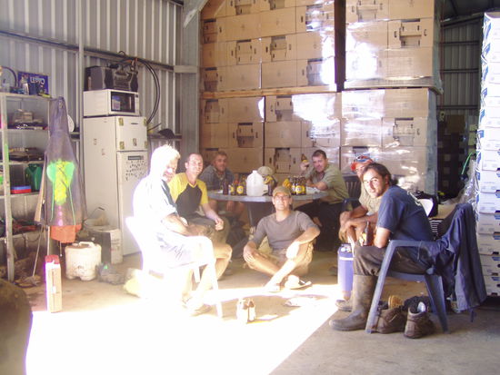 unser boss (links) hat jeden freitag bier rausgemacht - sehr anstaendig!