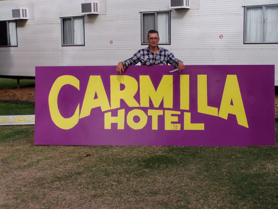 solltet ihr mal auf dem bruce highway unterwegs sein und ihr seht unsere billaboards -  macht in diesem pub unbedingt ne bierpause!!!