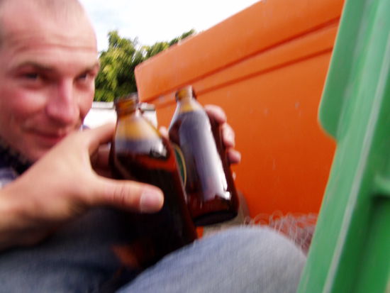 waehrend der autofahrt mussten wir uns im boot verstecken