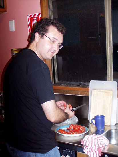 tomatensalat mit thunfisch darf natuerlich auch nicht fehlen. claudio hatte sogar sein eigenes oel aus spanien dabei.