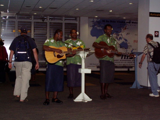 so lasse ich mir einen empfang am flughafen gefallen. mal gespannt ob ich in baden oos so abgeholt werde 