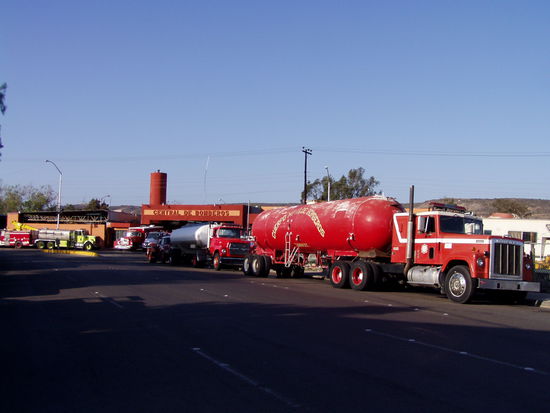 tankwagen der feuerwehr tijuana (in der ganzen stadt funktioniert kein einziger hydrant)