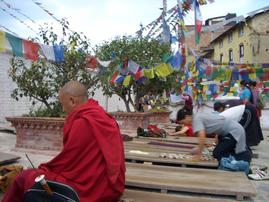 Tibeter machen Verbeugungen