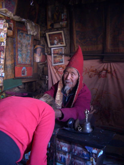 Lama Deshi - beim Segen für den Pass