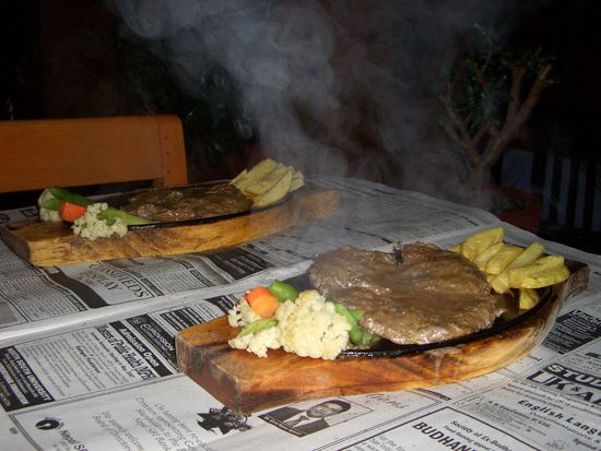 Yak-Steak 
Belohnung nach dem Trek!!!