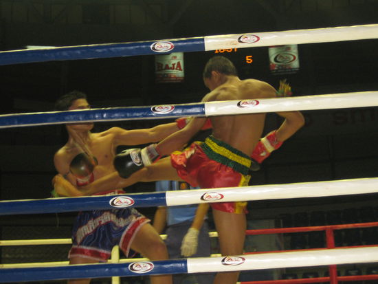 Muah Thai im Stadion!