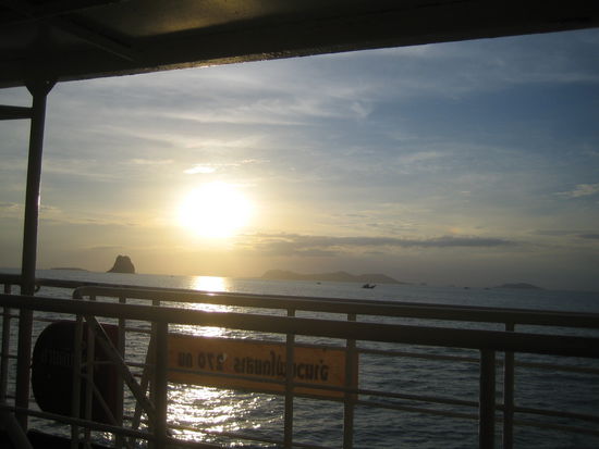 Blick von der Faehre nach Koh Samui