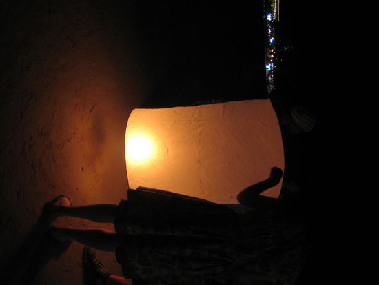 Lampion, den man am Strand kaufen und in den Himmel steigen lassen konnte
