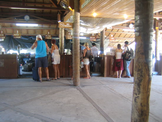 Check-in am Flughafen in Koh Samui