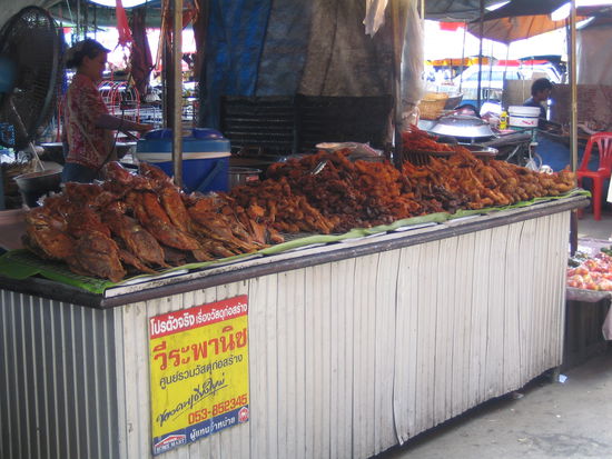 Fleisch- und Fischvariationen am Markt