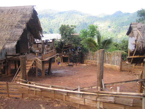 Bauernhaueser am Berg...in diesem Dorf haben wir dann uebernachtet