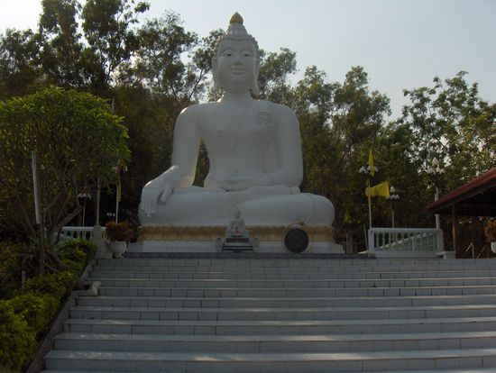 White Buddha in Thatorn
