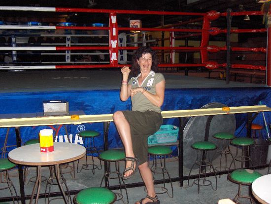 So nach dem Essen etwas Sport. Ab zum Thaiboxen nach Chaweng. Die Akteure vor dem Kampf....