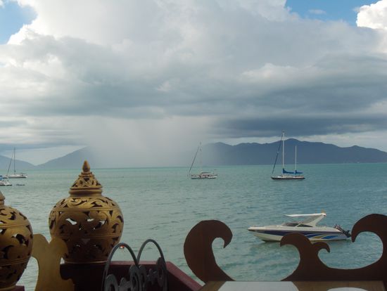 Ahhhh... "es reisst zu"! Da braut sich was zusammen, also los kommt schnell ins Zimmer......