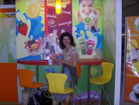 Wir haben ca. 4 Stunden Aufenthalt diese nützen wir (ich zumindest) mit Biertrinken. Leider nur aus Büchsen...