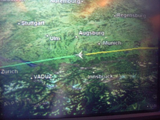 .. ja bis wir eben in Zürich so gegen 08.45 sicher gelandet sind.
Merci Thaiairways und seiner Crew!